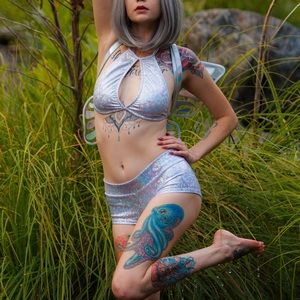 IHeartRaves Holographic Outfit